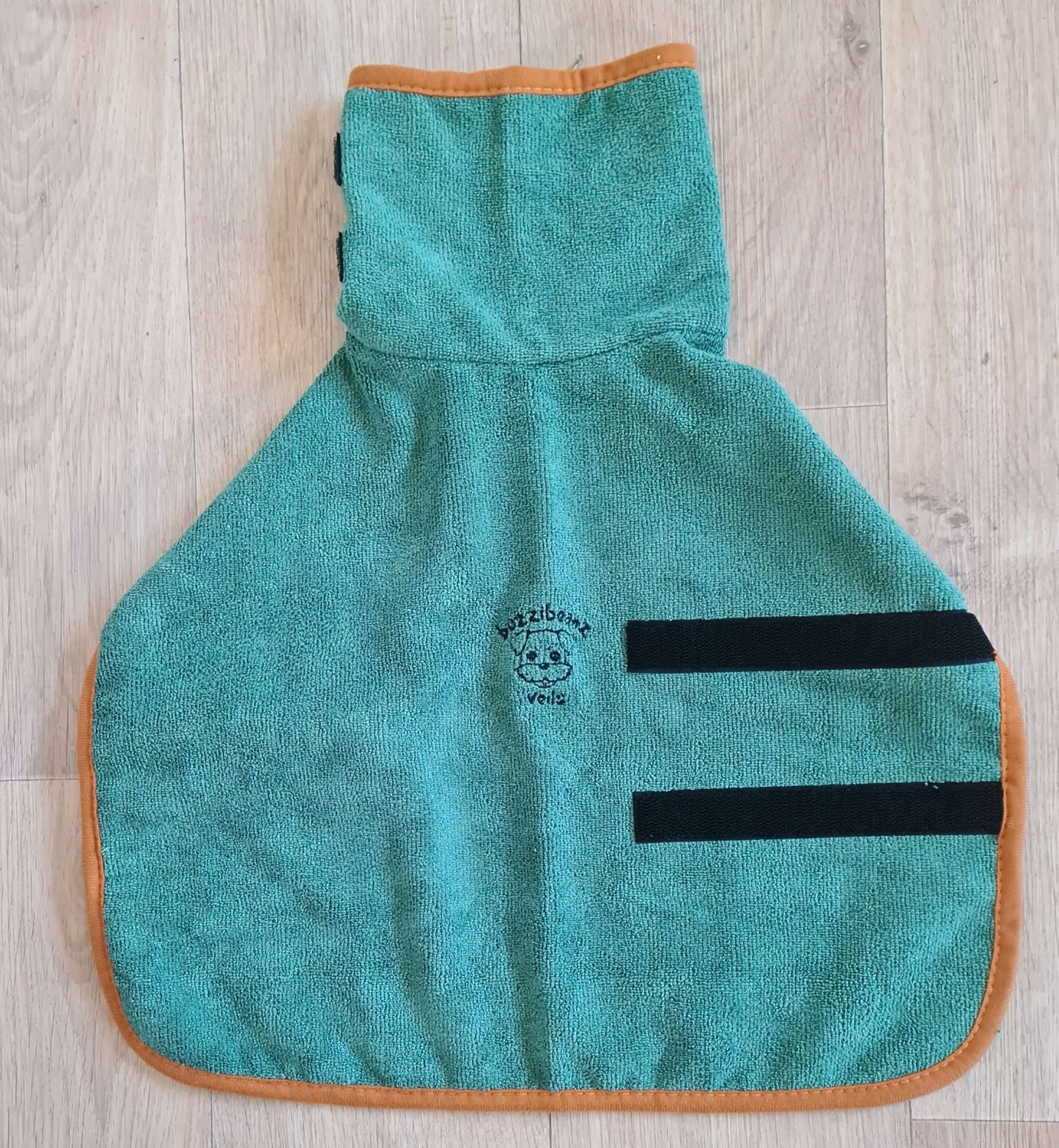 green robe